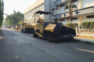 Pengaspalan Jalan Depan Kantor Bupati Pekalongan Dipertanyakan, Warga Singgung Jalan Rusak di Desa